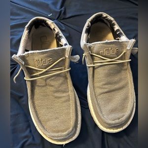 Very gently used Hey Dudes, men’s size 8